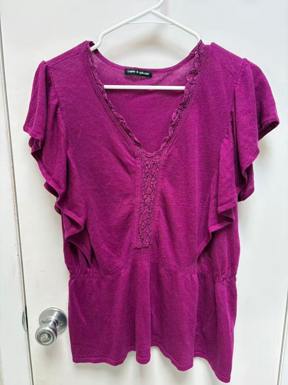Cable & Gauge Magenta Knit Top V-Neck Ruffle Flutter Sleeve Crochet Lace Trim M